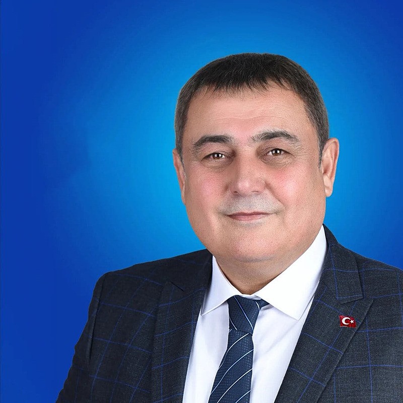 Aksu Belediye Başkanı Yıldırım, CHP'den istifa etti. (DHA)