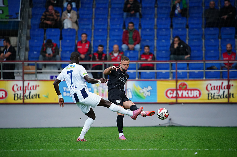 Rizespor ile Kasımpaşa karşı karşıya geldi (AA)