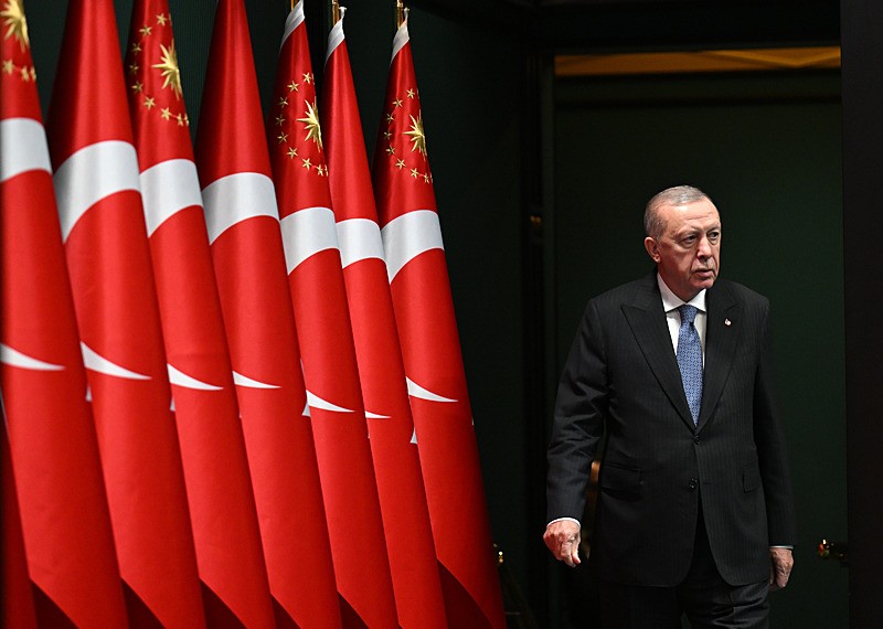 Başkan Recep Tayyip Erdoğan başkanlığında gerçekleştirilen Cumhurbaşkanlığı Kabine Toplantısı sona erdi. Cumhurbaşkanı Erdoğan, toplantının ardından basın mensuplarına açıklamalarda bulundu. (AA)