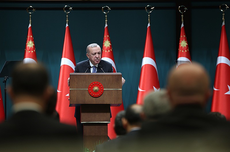 Başkan Recep Tayyip Erdoğan başkanlığında gerçekleştirilen Cumhurbaşkanlığı Kabine Toplantısı sona erdi. Cumhurbaşkanı Erdoğan, toplantının ardından basın mensuplarına açıklamalarda bulundu. (AA)