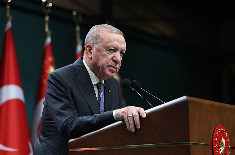 Başkan Recep Tayyip Erdoğan başkanlığında gerçekleştirilen Cumhurbaşkanlığı Kabine Toplantısı sona erdi. Cumhurbaşkanı Erdoğan, toplantının ardından basın mensuplarına açıklamalarda bulundu. (AA)