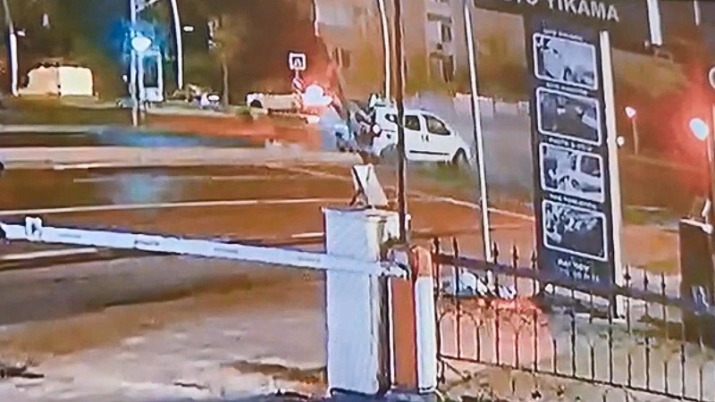 Büyükçekmece'de polis aracıyla hafif ticari araç çarpıştı (Fotoğraf: DHA)