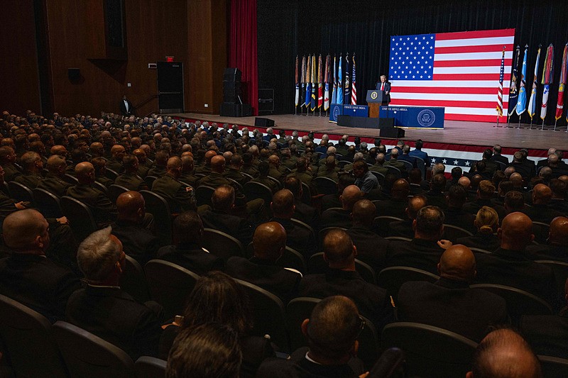 ABD Başkanı Trump, üst düzey askeri yetkililerle bir araya geldi. (Reuters)