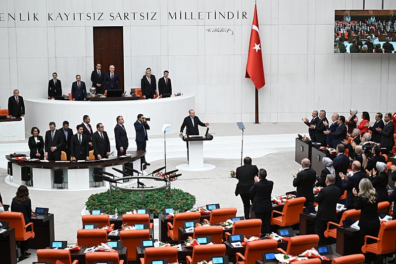 chpden-millet-iradesine-saygisizlik-meclis-siralari-bos-kaldi-1759319312892.jpeg Türkiye Büyük Millet Meclisi (TBMM) Genel Kurulu, 28. Dönem 4. Yasama Yılı'nın başlaması dolayısıyla TBMM Başkanı Numan Kurtulmuş başkanlığında özel gündemle toplandı. Başkan Recep Tayyip Erdoğan, Genel Kurul'a hitap etti. (Fotoğraf: AA)