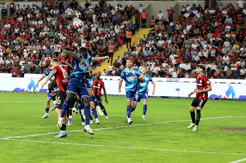 Samsunspor Avrupa Ligi'nden elenerek Konferans Ligi'ne kaldı (AA)