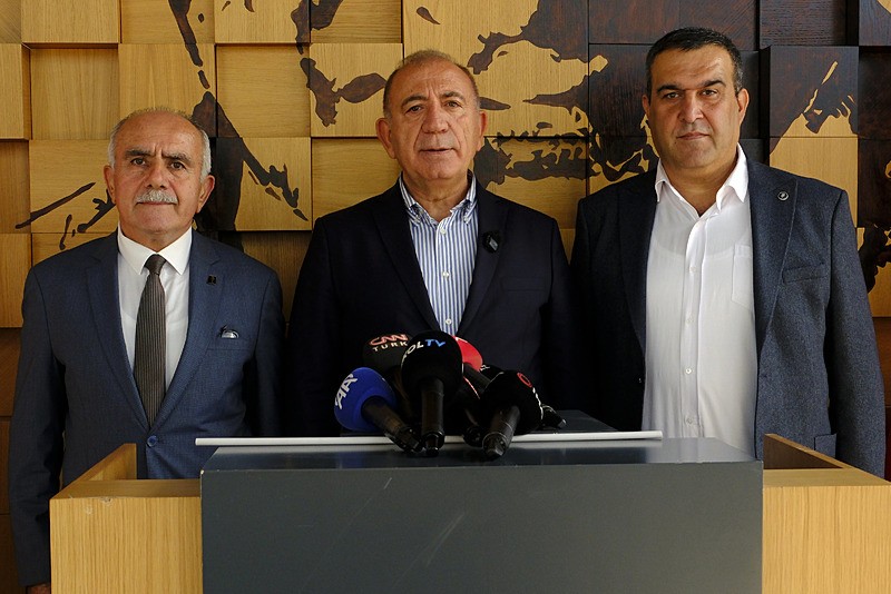 Gürsel Tekin ve çağrı heyeti (Fotoğraf: AA)