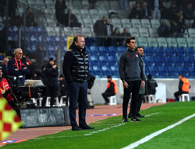 Sergen Yalçın ve Okan Buruk (AA)