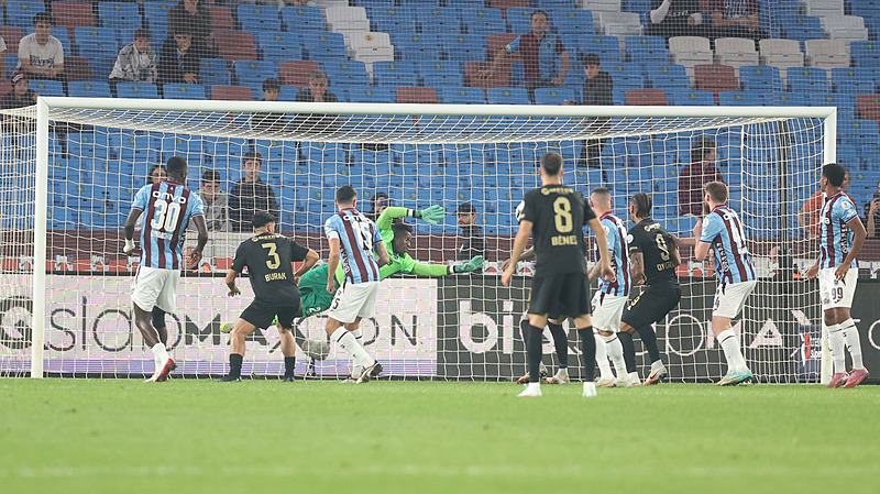 Kayserispor'un Trabzonspor kalesine hücumu (AA)