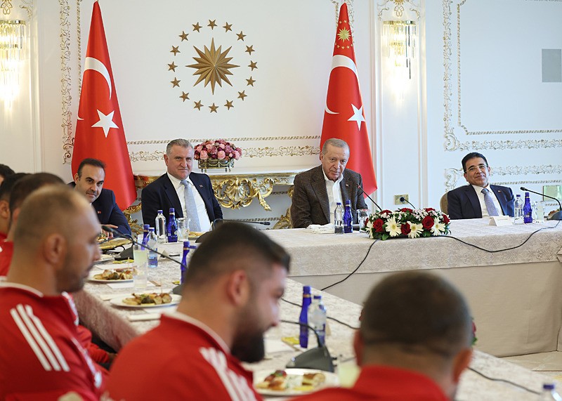 Başkan Recep Tayyip Erdoğan, Tarihi Kırkpınar Yağlı Güreşleri ve 2024-2025 yılları CW Enerji Türkiye Yağlı Güreş Ligi Boy birincilerini kabul etti. (AA)