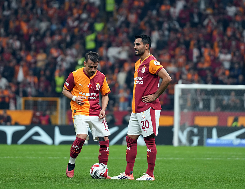 İlkay Gündoğan ve Yunus Akgün (İHA)