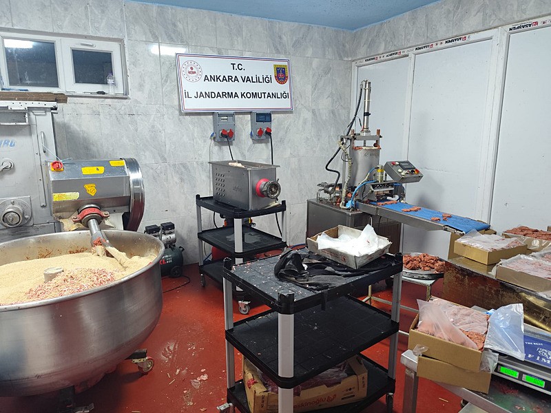 Başkentte 3 iş yerinde 17 ton bozuk et ele geçirildi (Fotoğraf: AA)