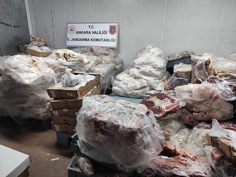 Başkentte 3 iş yerinde 17 ton bozuk et ele geçirildi (Fotoğraf: AA)