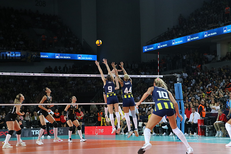 Vakıfbank ile Fenerbahçe Medicana Şampiyonlar Kupası'nda karşılaştı (AA)