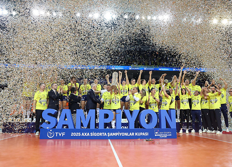 Fenerbahçe Medicana kupayı kaldırdı (İHA)