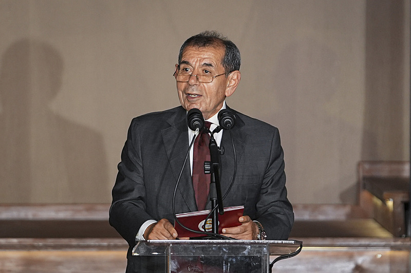 Dursun Özbek (Takvim Foto Arşiv)