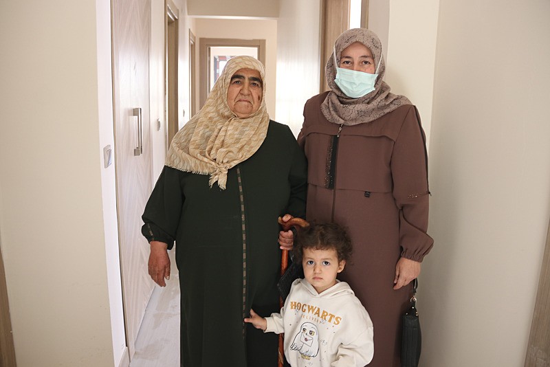 Malatya'da bin 130 deprem konutunun anahtarları teslim edildi. (AA)