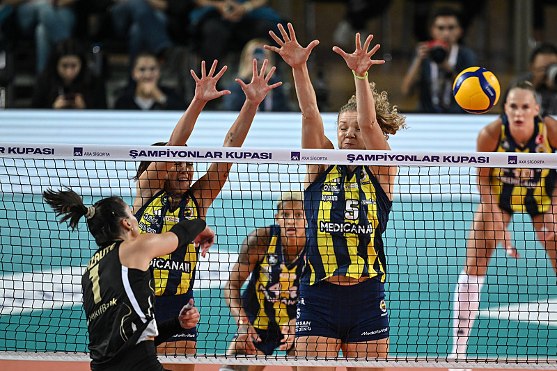 Vakıfbank ile Fenerbahçe Medicana Şampiyonlar Kupası'nda karşılaştı (AA)