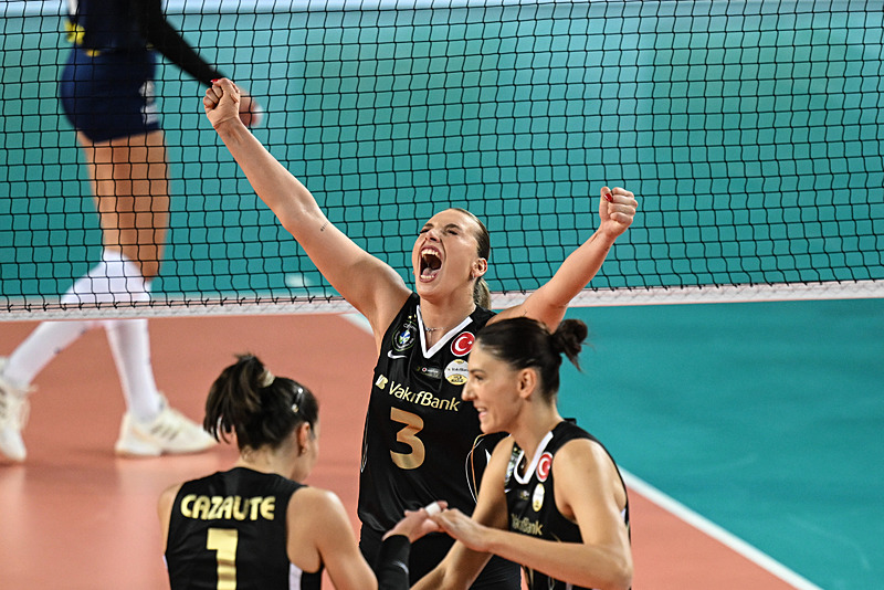 Vakıfbank ile Fenerbahçe Medicana Şampiyonlar Kupası'nda karşılaştı (AA)