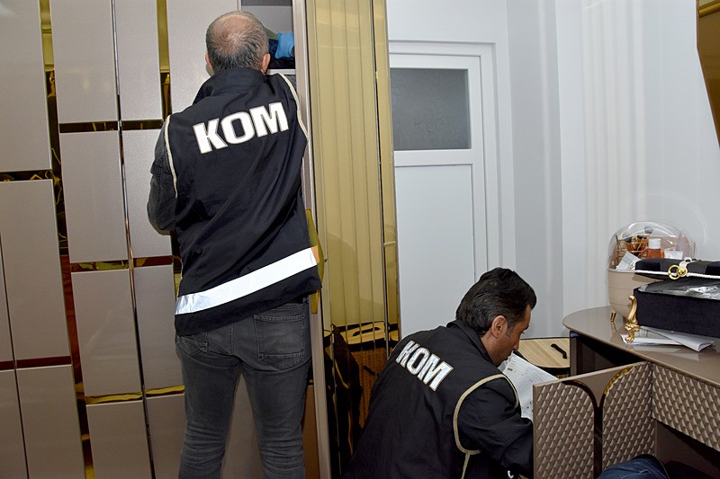 nevsehir-devlet-hastanesinde-rusvet-operasyonu-test-sonuclarini-degistirip-para-aldilar-1759998003554.jpeg Nevşehir Devlet Hastanesi'nde rüşvet operasyonu: Test sonuçlarını değiştirip para aldılar!-1