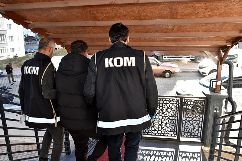 nevsehir-devlet-hastanesinde-rusvet-operasyonu-test-sonuclarini-degistirip-para-aldilar-1759998017621.jpeg Nevşehir Devlet Hastanesi'nde rüşvet operasyonu: Test sonuçlarını değiştirip para aldılar!-2