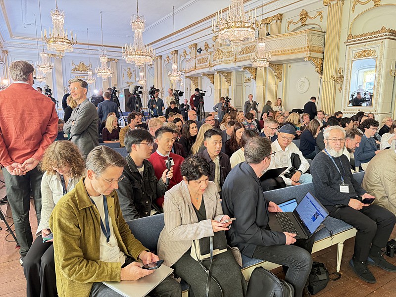 Nobel Edebiyat Ödülü, AA