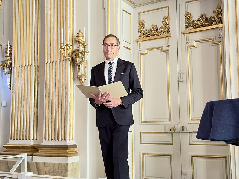 Nobel Edebiyat Ödülü, AA