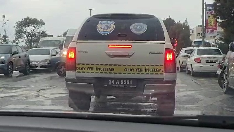 Tuzla Tersaneler Bölgesi'nde gemi devrildi. Gemide yabancı uyruklu 1 işçi hayatını kaybetti. (DHA)