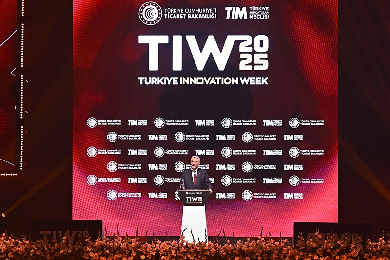 Ticaret Bakanı Ömer Bolat, Haliç Kongre Merkezi'nde Türkiye İhracatçılar Meclisi'nin 11'inci kez düzenlediği Türkiye Innovation Week açılış programına katılarak konuşma yaptı (Fotoğraf: AA) 