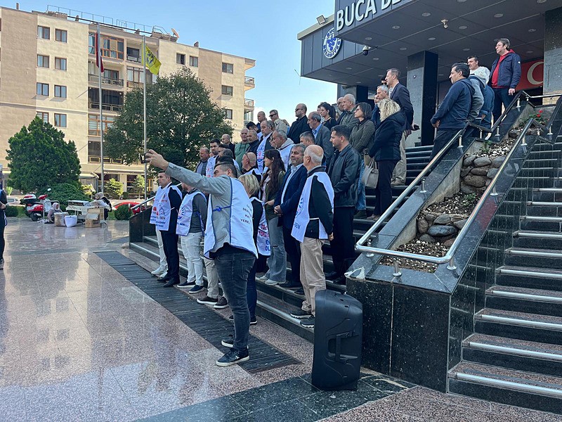 bucayi-yine-cop-daglari-kaplayacak-belediye-calisanlari-is-birakti-1760099898040.jpeg Buca'yı yine çöp dağları kaplayacak! Belediye çalışanları iş bıraktı-2