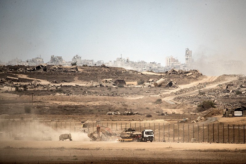 Gazze'de sağlanan  ateşkese rağmen İsrail ordusu dün (9 Ekim) Gazze'nin farklı noktalarına saldırılarını sürdürdü (Fotoğraf: AA)