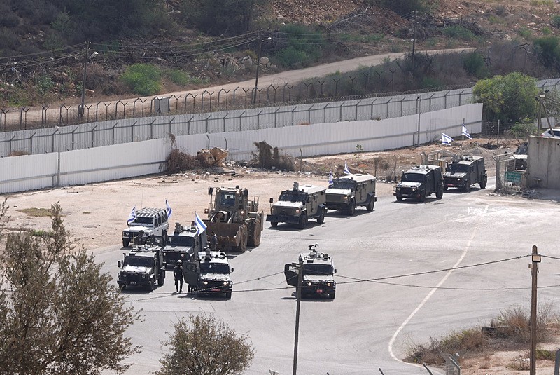 İsrail ordusu yakınlarını bekleyen Filistinlilere saldırdı, AA