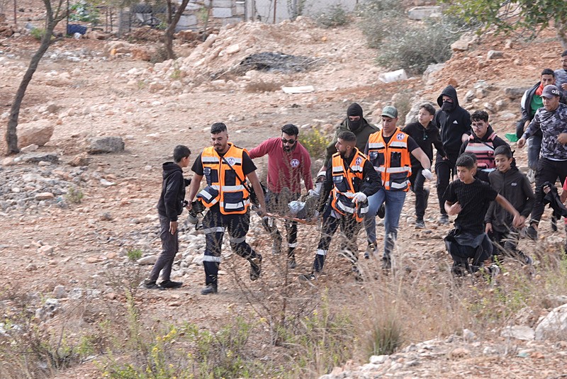 İsrail ordusu yakınlarını bekleyen Filistinlilere saldırdı, AA