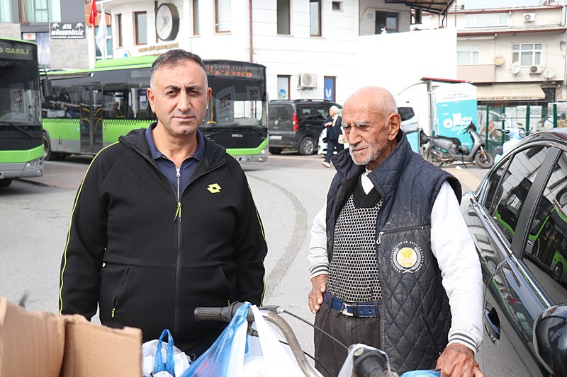 CHP'li Muharrem İnce'nin, ʺTürkiye'nin gerçek gündemi budur. Açlık ve yoksullukʺ notuyla paylaştığı görüntülerdeki kişinin, aslında hem Almanya'dan hem de Türkiye'den emekli maaşı aldığı ortaya çıktı (İHA)