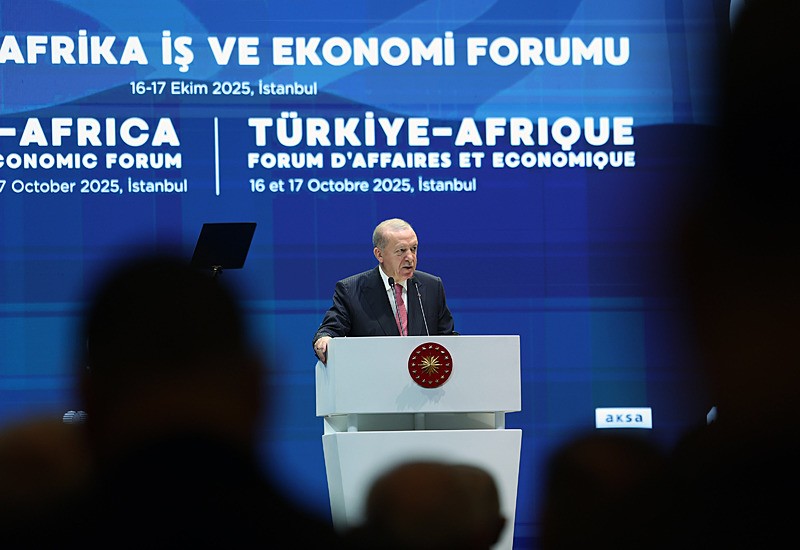 Başkan Erdoğan, Ticaret Bakanlığı'nın ev sahipliğinde, Afrika Birliği koordinasyonunda ve DEİK organizasyonuyla İstanbul Kongre Merkezi'nde düzenlenen Türkiye-Afrika İş ve Ekonomi Forumu'na katıldı (Fotoğraf: AA)