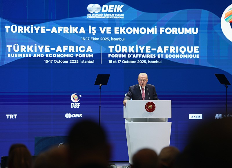 Başkan Erdoğan, Ticaret Bakanlığı'nın ev sahipliğinde, Afrika Birliği koordinasyonunda ve DEİK organizasyonuyla İstanbul Kongre Merkezi'nde düzenlenen Türkiye-Afrika İş ve Ekonomi Forumu'na katıldı (Fotoğraf: AA)