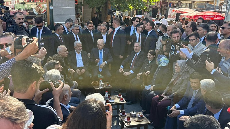 tbmm-baskani-nurman-kurtulmustan-diyarbakirda-kurtce-mesaj-birlik-olalim-aramizda-baris-esas-olsun-1760708143253.jpeg TBMM Başkanı Nurman Kurtulmuş'tan Diyarbakır'da Kürtçe mesaj: Birlik olalım aramızda barış esas olsun-4