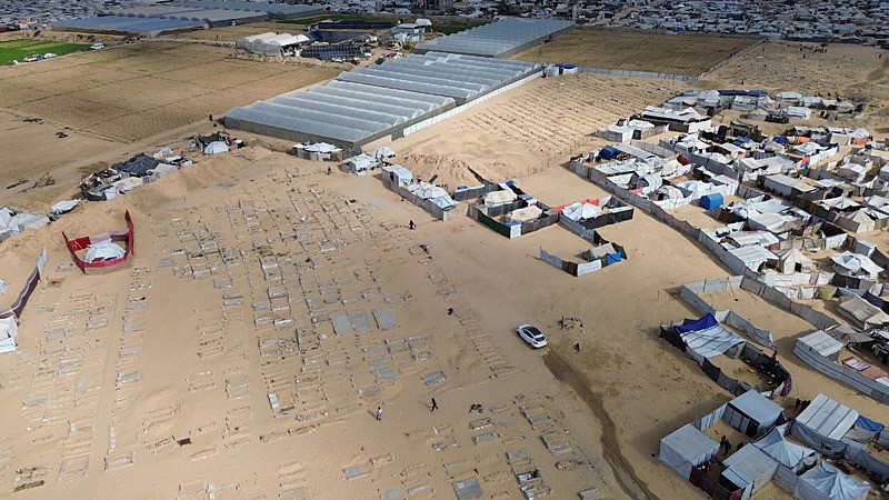 Gazze'deki mezarlıklarda ölüleri gömecek boş yer kalmadı, AA