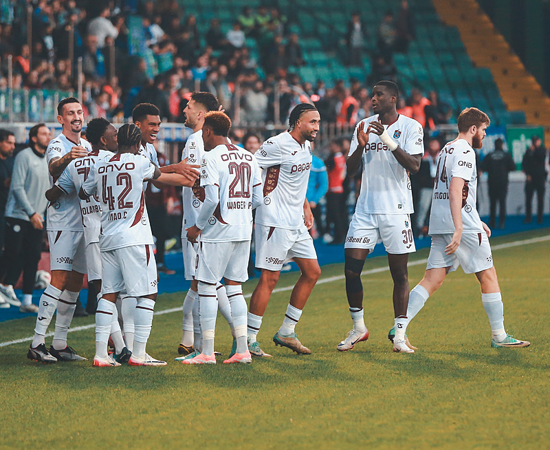 Trabzonspor'un gol sevinci (AA)