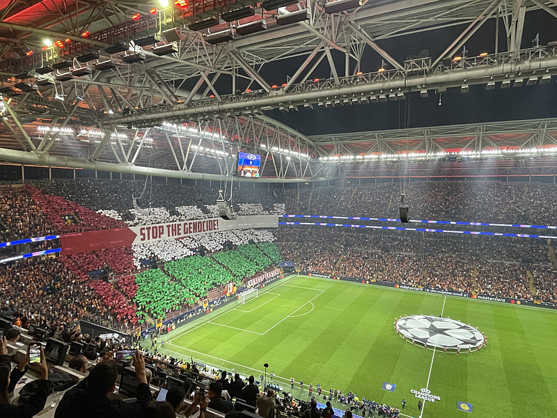 Galatasaray tribünlerinde Filistin'e destek verildi (AA)