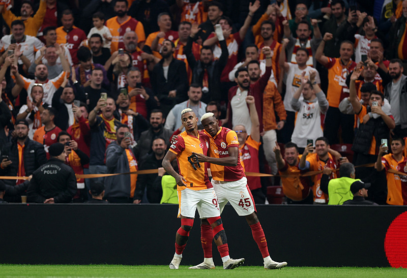 Galatasaray'ın gol sonrası sevinci (REUTERS)