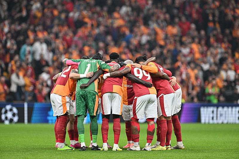 Galatasaraylı oyuncular maç öncesi toplandı (AA)