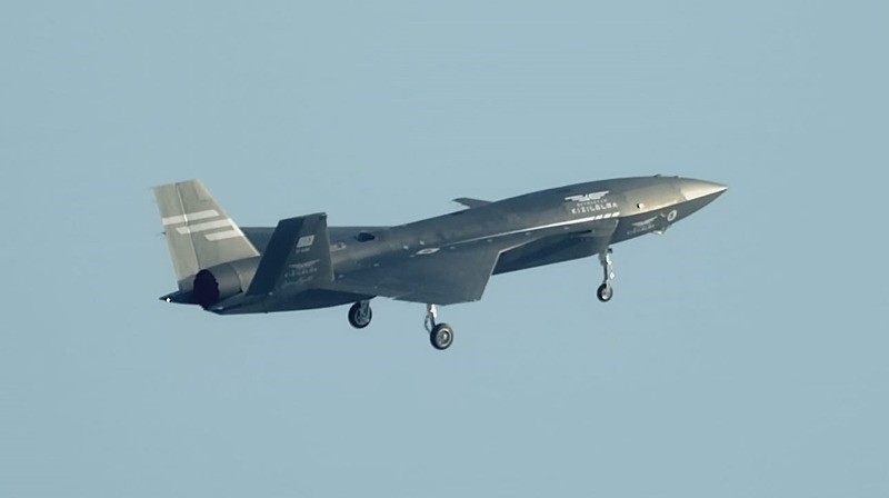 Kızılelma MURAD 100-A AESA atış kontrol radarı ile gökyüzünde, İHA