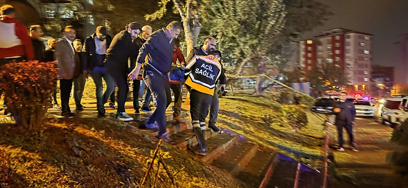 Eski eşini, kayınvalidesini öldürüp üvey kızını yaraladıktan sonra intihara kalkıştı. (DHA)