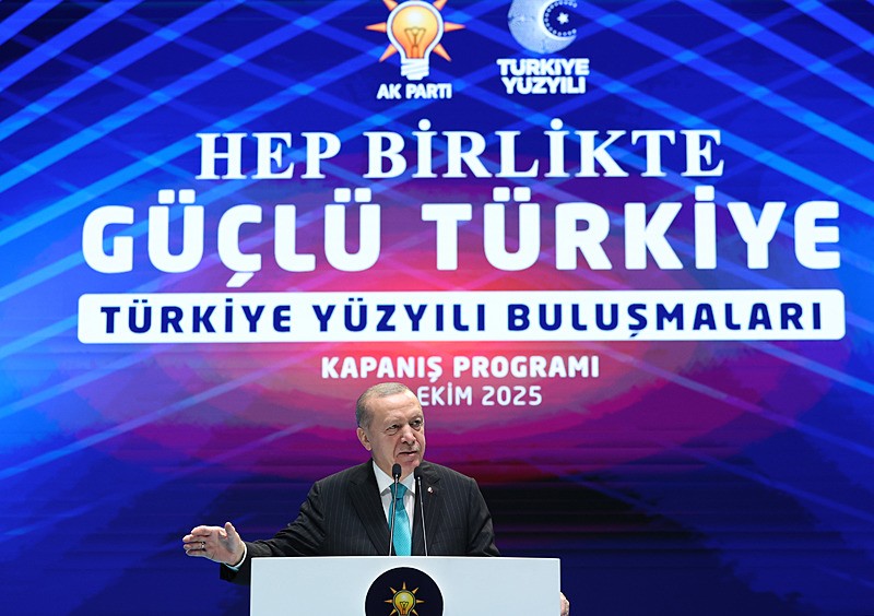 Başkan Recep Tayyip Erdoğan, İstanbul Kongre Merkezi'nde düzenlenen ʺTürkiye Yüzyılı Buluşmaları Kapanış Programıʺna katılarak, konuşma yaptı. (AA)