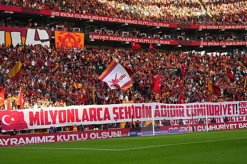 galatasaray-goztepe-canli-1761490514436.jpeg Galatasaray taraftarları, 29 Ekim'e özel pankart açtı (İHA)