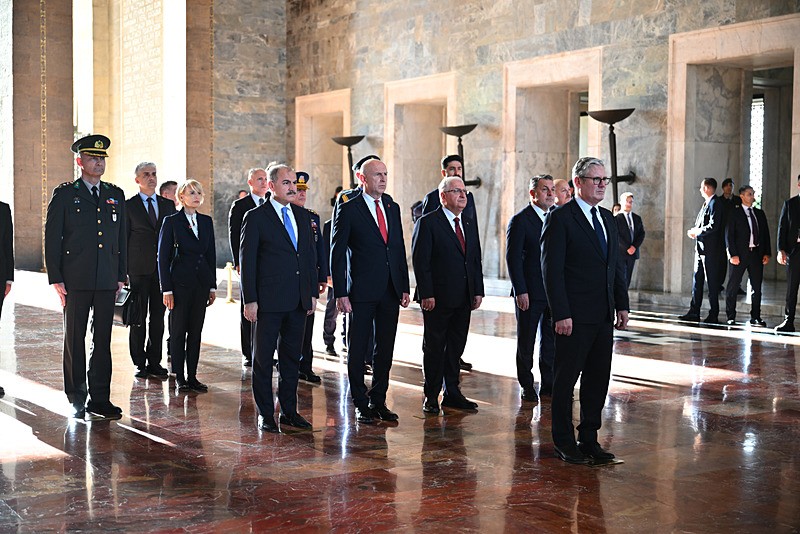 İngiltere Başbakanı Starmer, Anıtkabir'i ziyaret etti.