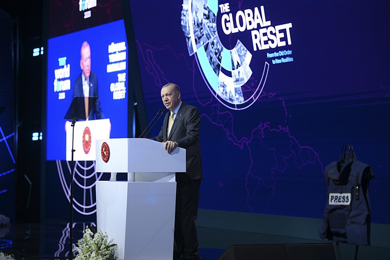 Başkan Recep Tayyip Erdoğan, TRT World Forum 2025 programına katılarak konuşma yaptı. (AA)