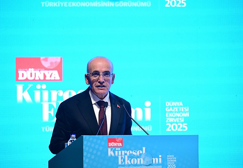 Hazine ve Maliye Bakanı Mehmet Şimşek, 'Ekonomi Zirvesi'ne katılarak konuşma yaptı (Fotoğraf: AA)