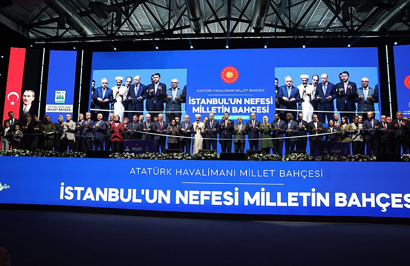 Başkan Recep Tayyip Erdoğan, Atatürk Havalimanı Millet Bahçesi açılış programına katıldı. (AA)