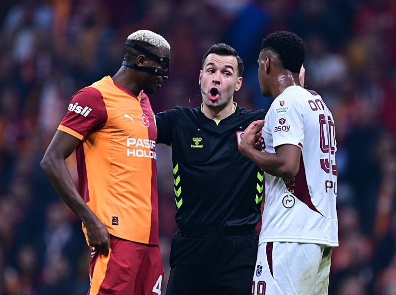 Felipe Augusto ve Victor Osimhen (AA)